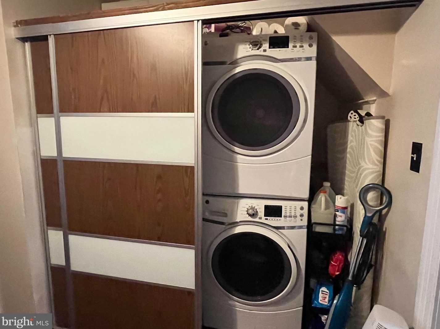 6027 Thompson St, Philadelphia PA 19121-4727 exterior