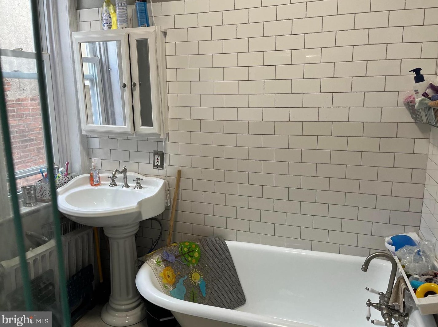 6027 Thompson St, Philadelphia PA 19121-4727 exterior