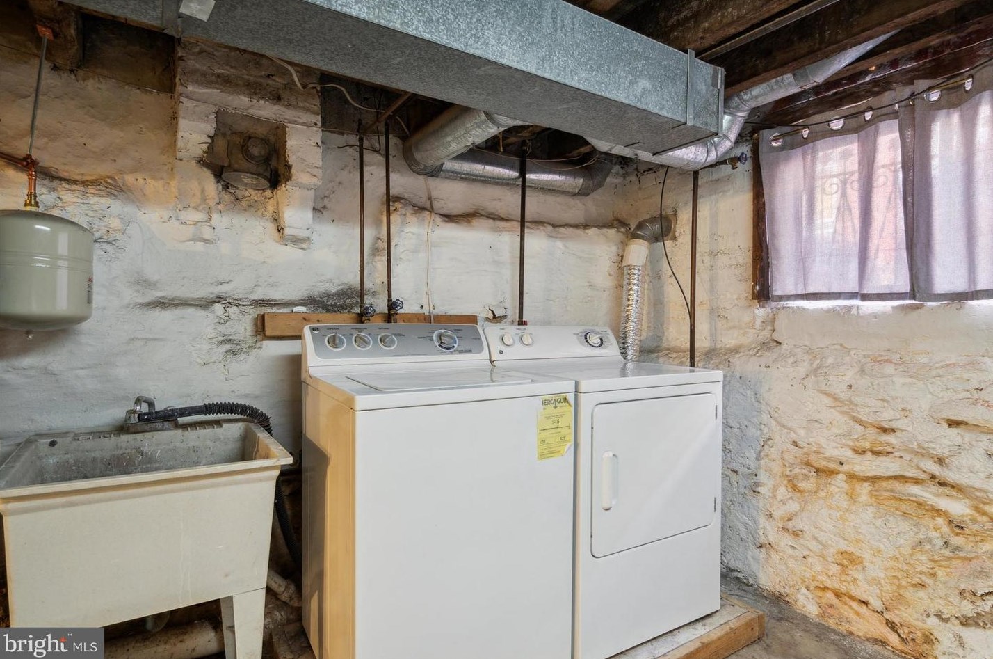 2618 Swain St, Philadelphia PA  19130-2407 exterior