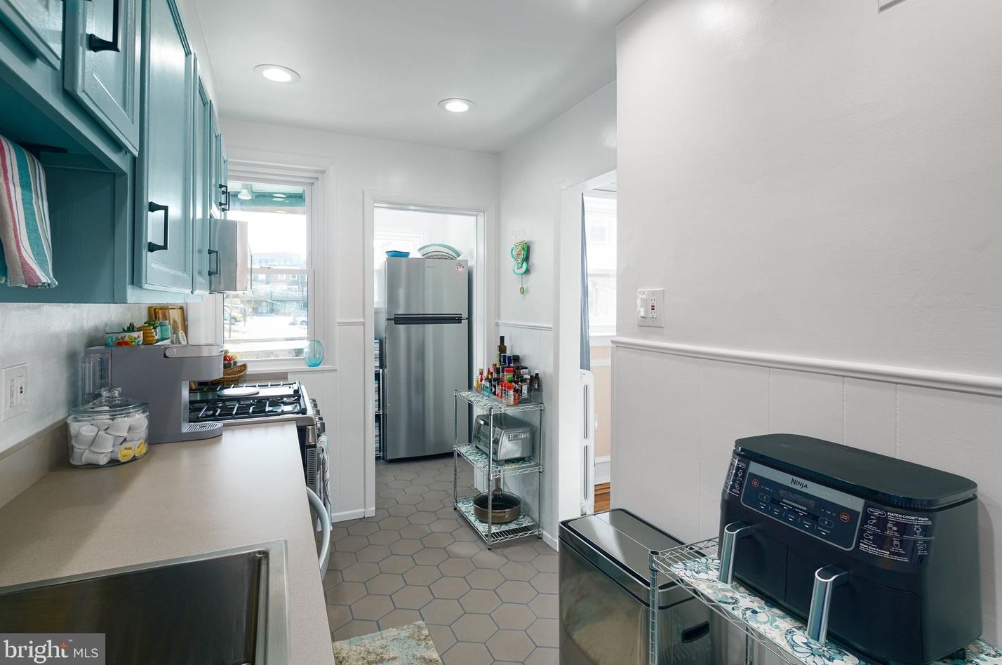 3334 Ainslie St, Philadelphia PA  19129-1442 exterior