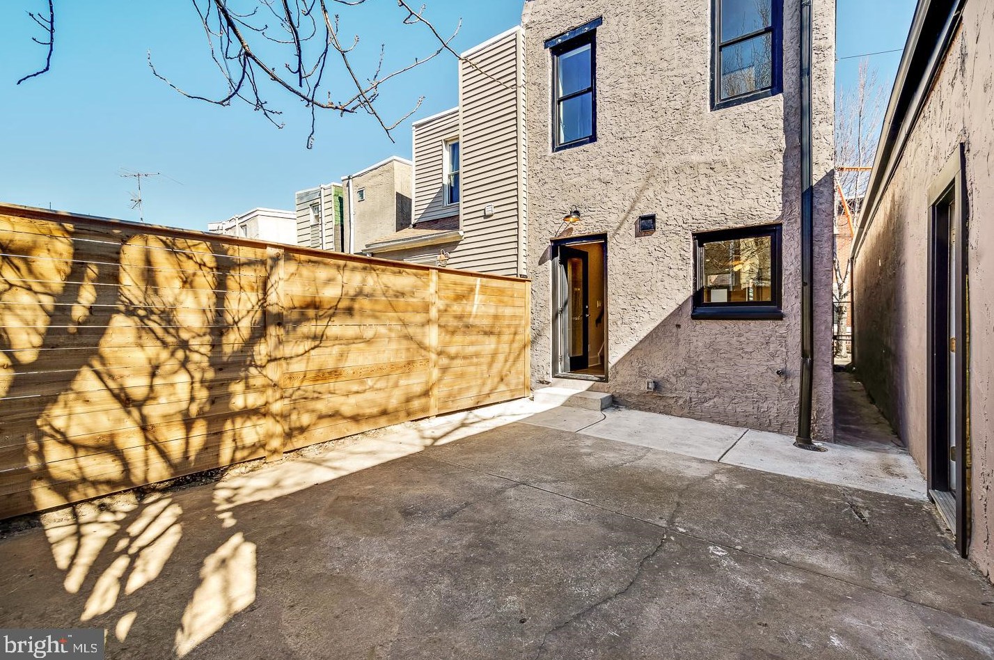 1456 Wilt St, Philadelphia PA  19125-2711 exterior