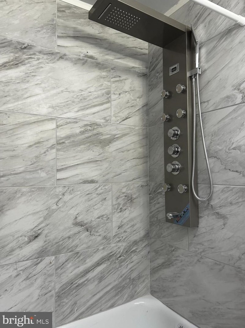 7619 Wyndale Ave, Philadelphia PA 19151-2707 exterior