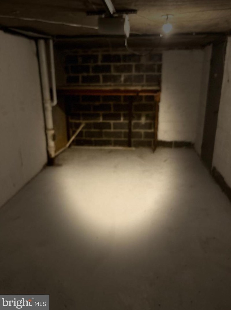 7619 Wyndale Ave, Philadelphia PA 19151-2707 exterior