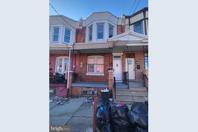 4904 N Front Street - Photo 1