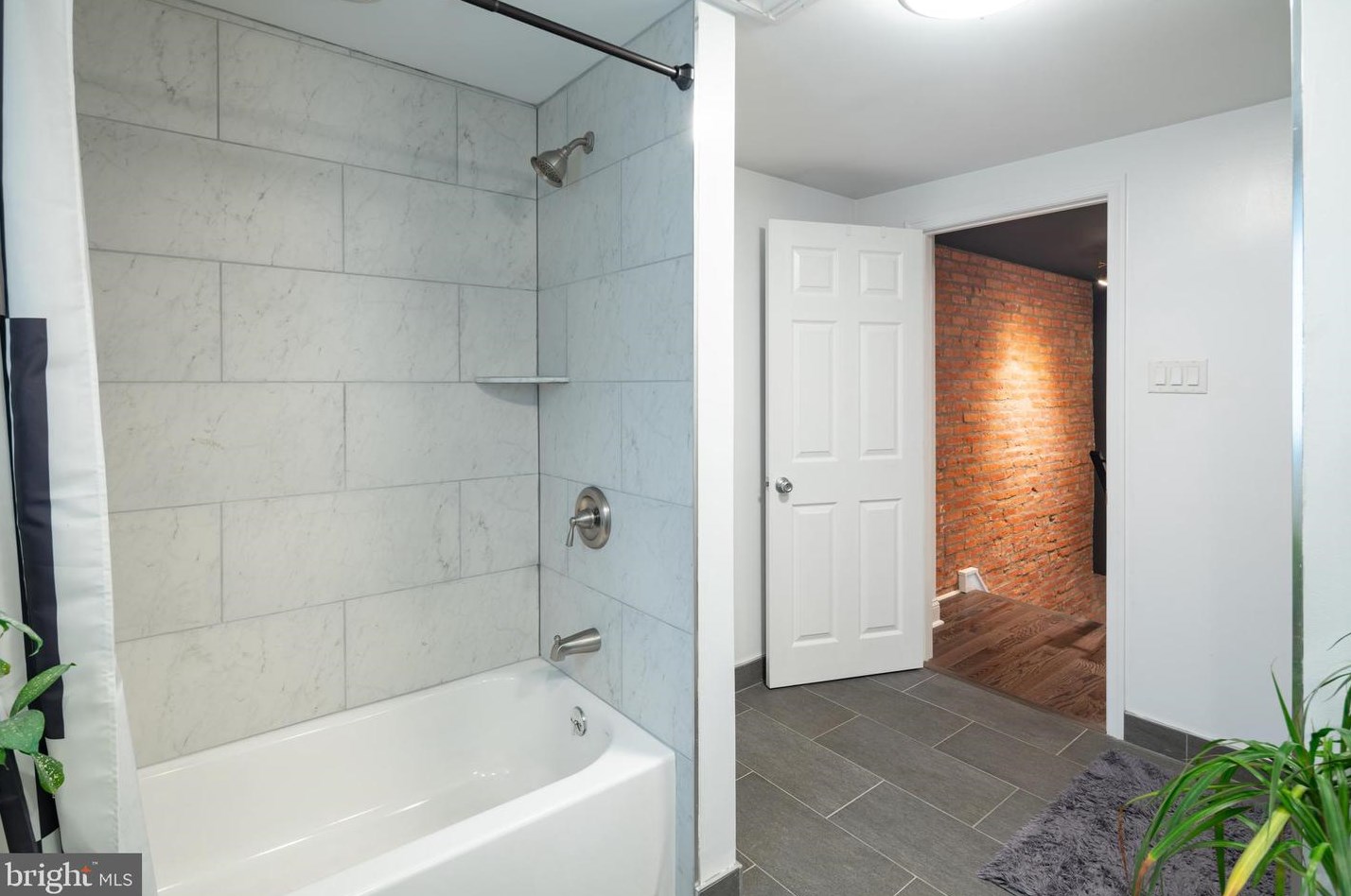 409 Hoffman St, Philadelphia PA  19148-2520 exterior