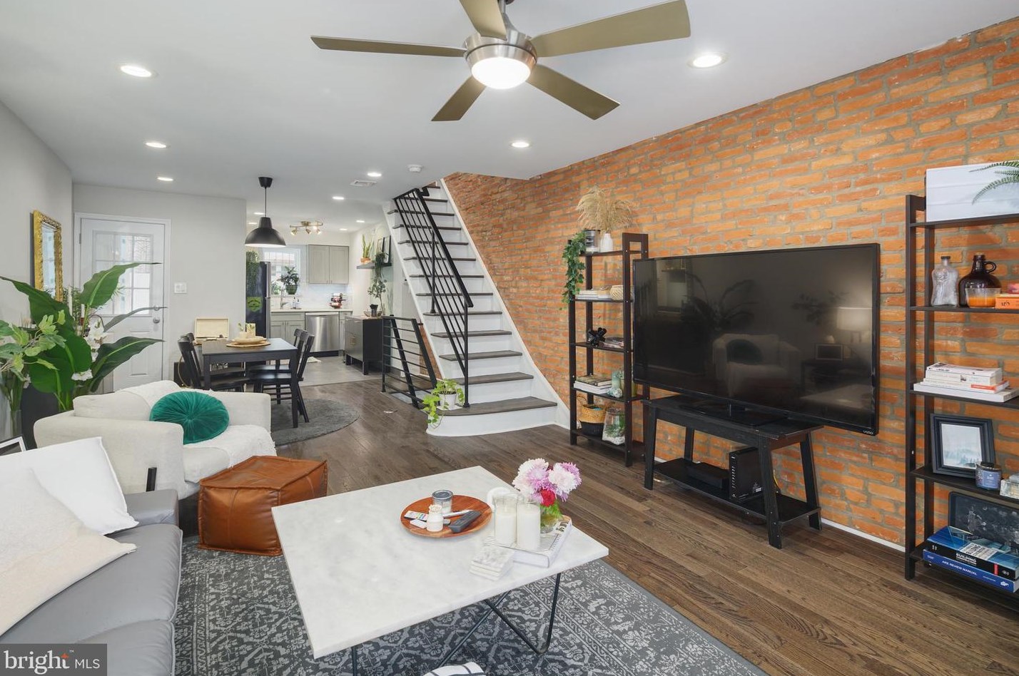 409 Hoffman St, Philadelphia PA  19148-2520 exterior