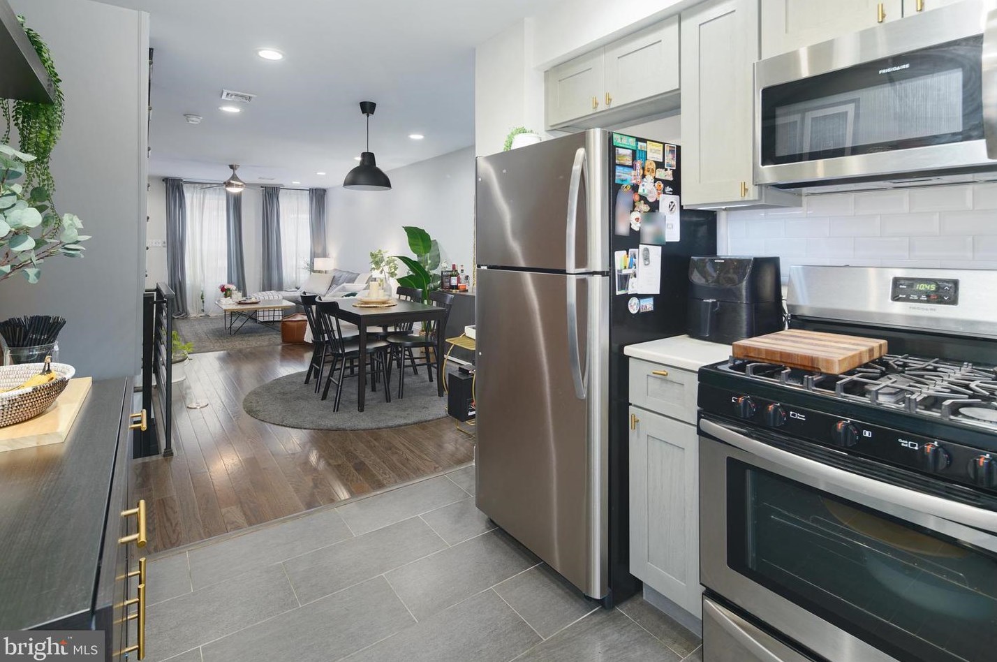 409 Hoffman St, Philadelphia PA  19148-2520 exterior