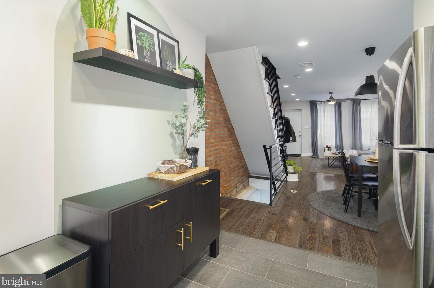 409 Hoffman St, Philadelphia PA  19148-2520 exterior