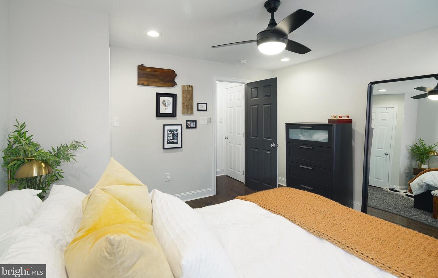 409 Hoffman St, Philadelphia PA  19148-2520 exterior