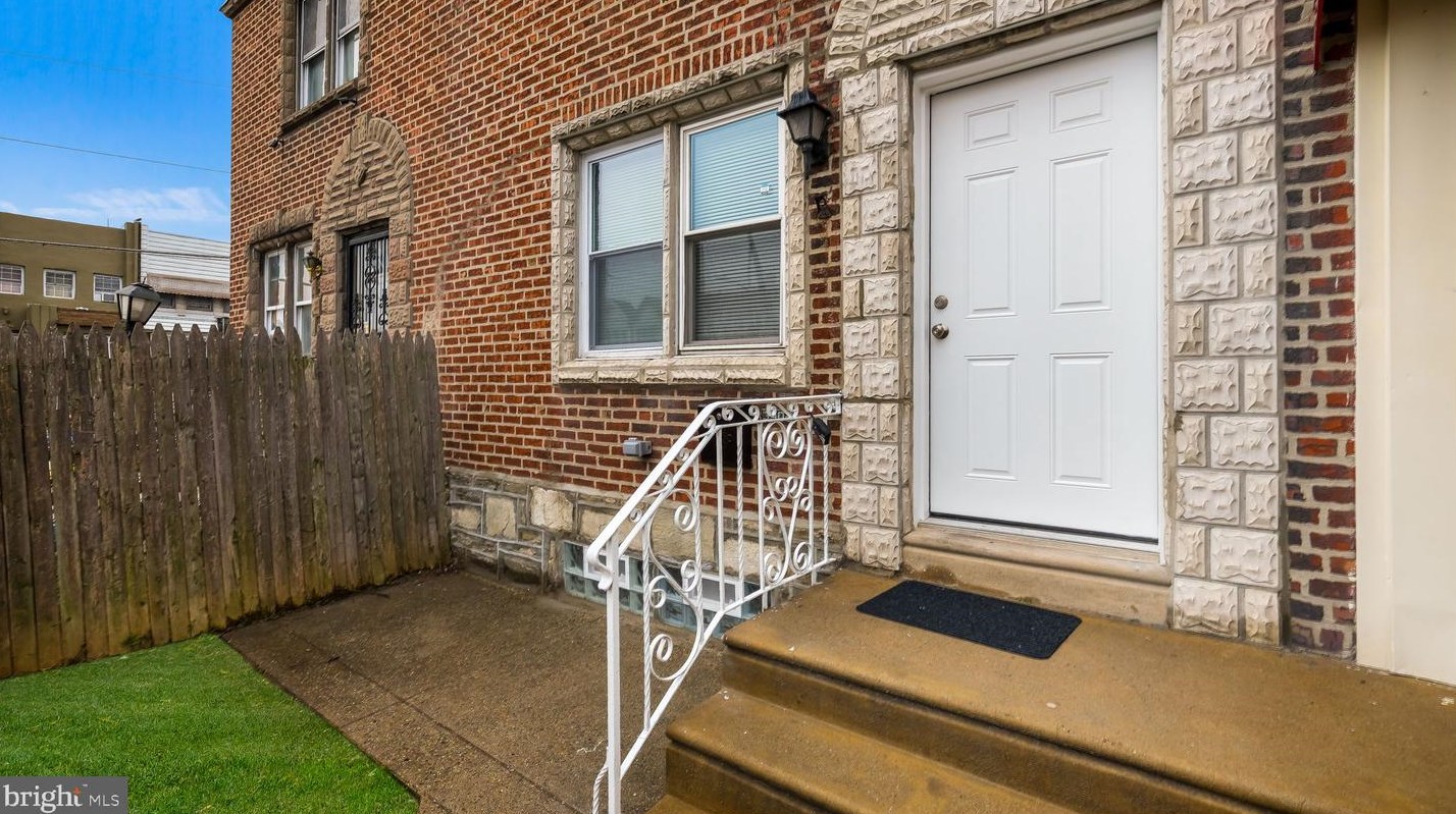 3902 L St, Philadelphia PA  19124-5515 exterior