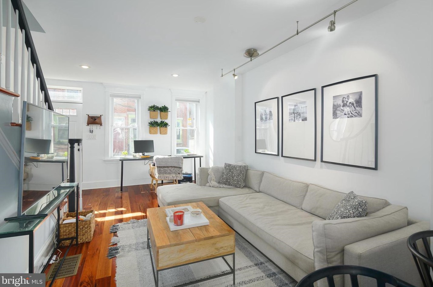 2227 Pemberton St, Philadelphia PA  19146-1140 exterior