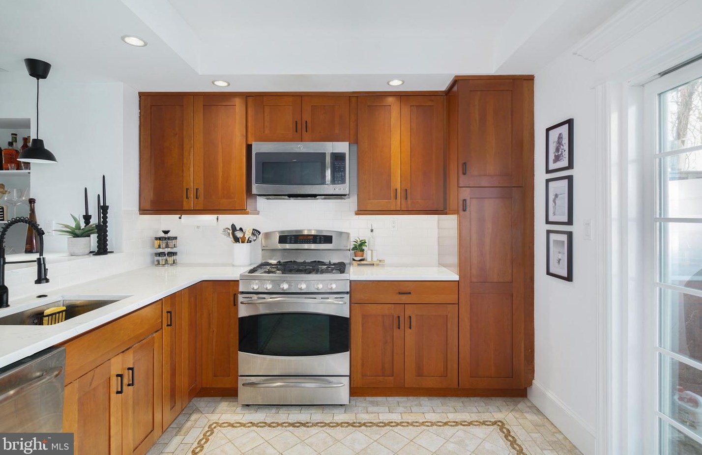 2227 Pemberton St, Philadelphia PA  19146-1140 exterior