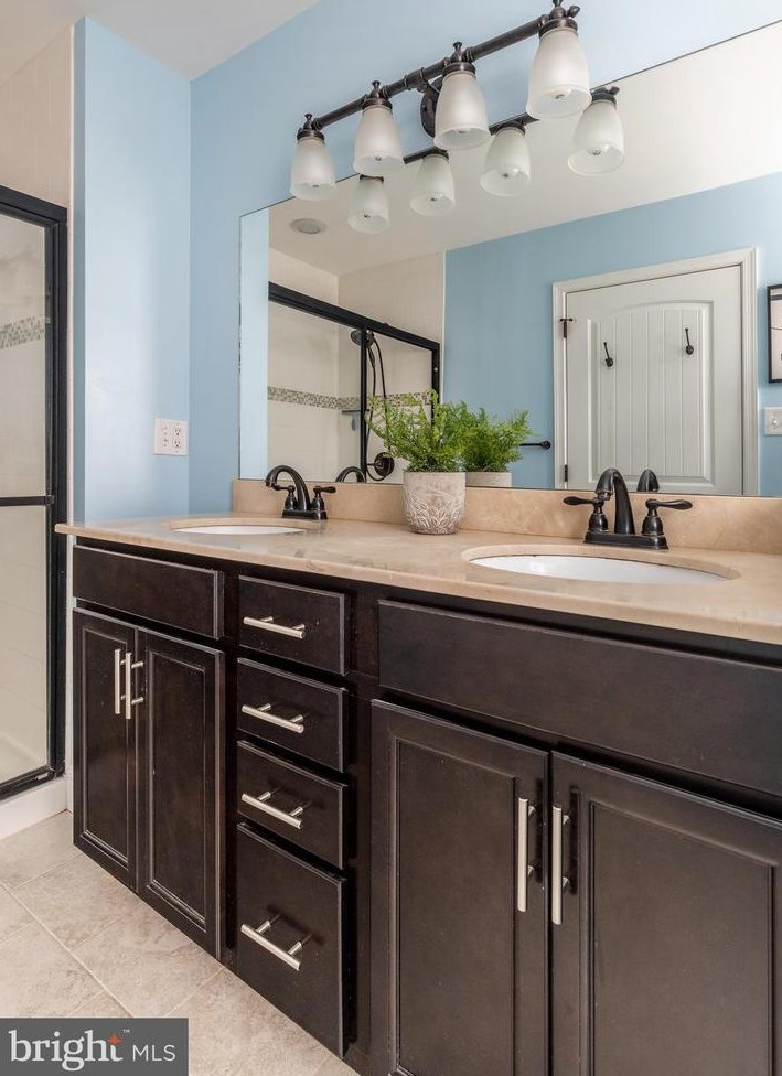 270 Delmar St, Philadelphia PA 19128-4502 exterior