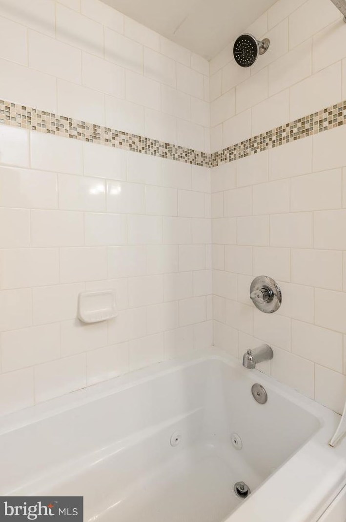 270 Delmar St, Philadelphia PA 19128-4502 exterior