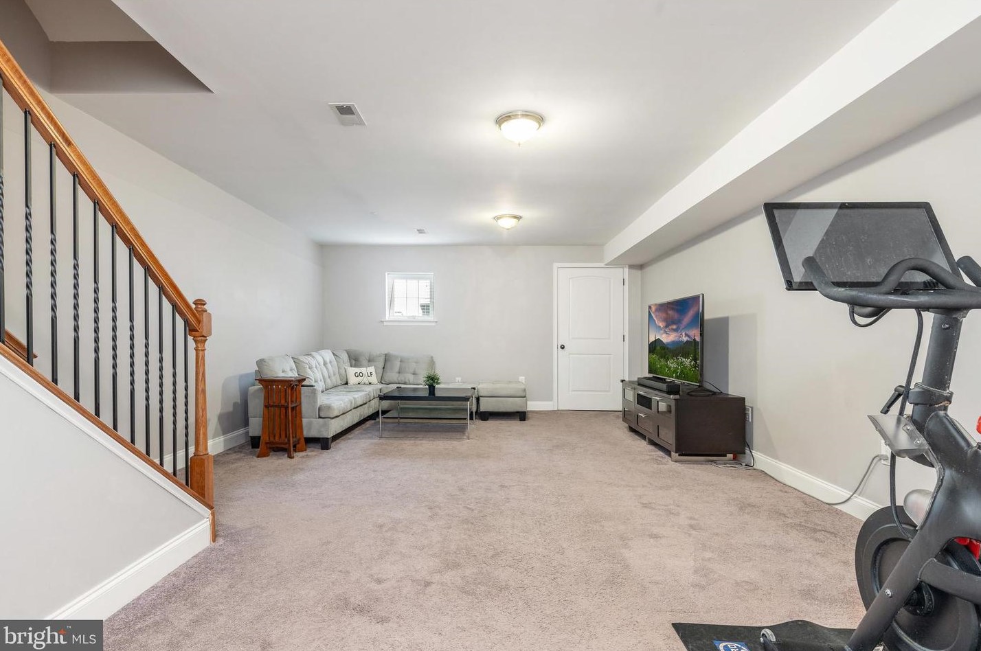 270 Delmar St, Philadelphia PA 19128-4502 exterior