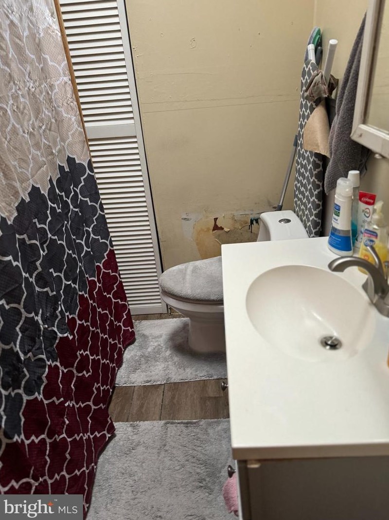 1827 Airdrie St, Philadelphia PA 19124-5540 exterior