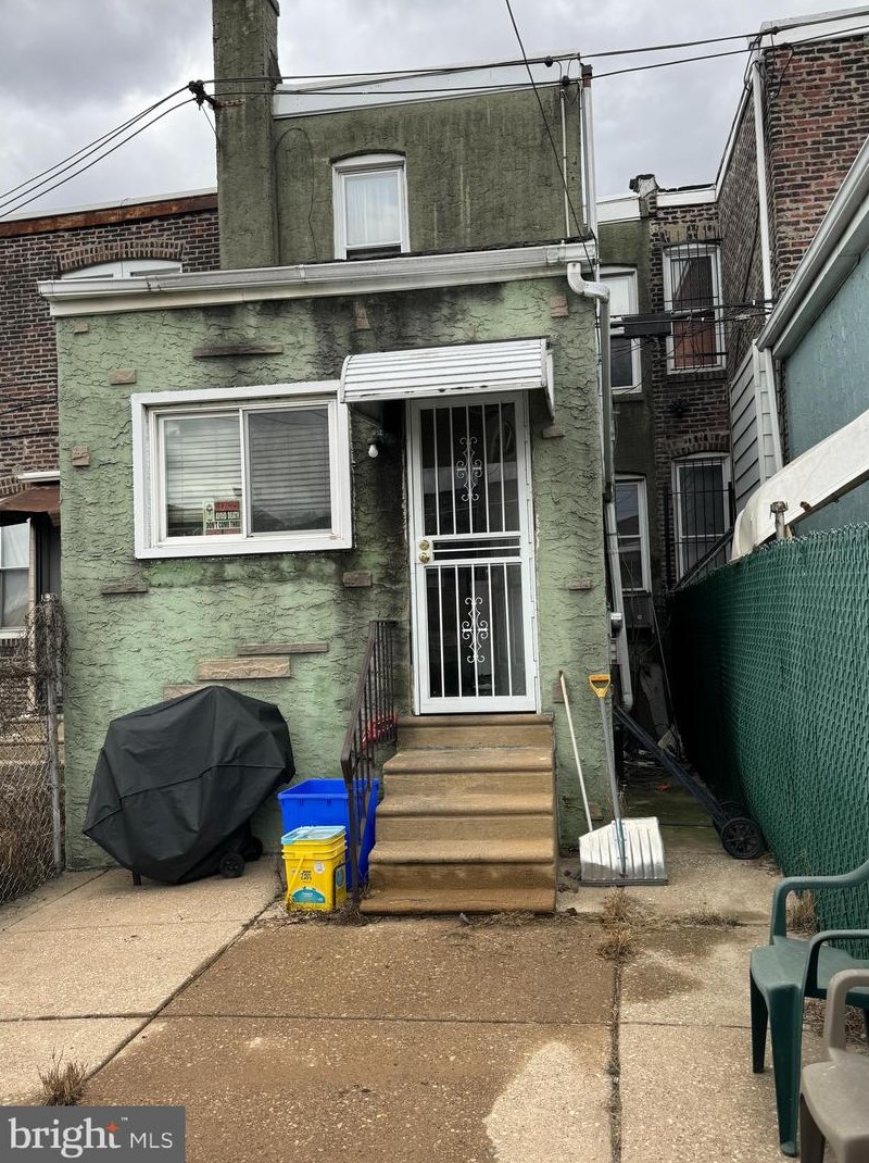 1827 Airdrie St, Philadelphia PA 19124-5540 exterior