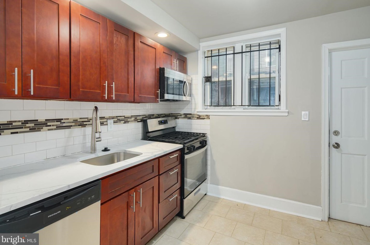 2210 Sigel St, Philadelphia PA  19145-1904 exterior