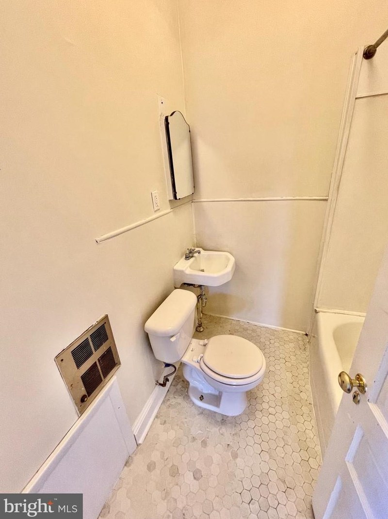 4700 Wayne Ave, Philadelphia PA  19144-3626 exterior