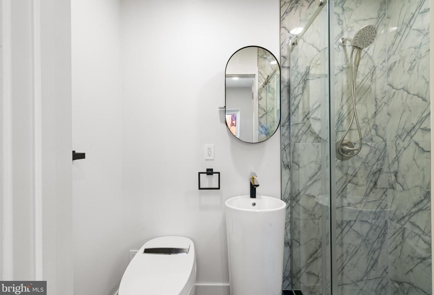 1713 Bambrey St, Philadelphia PA 19146-4404 exterior