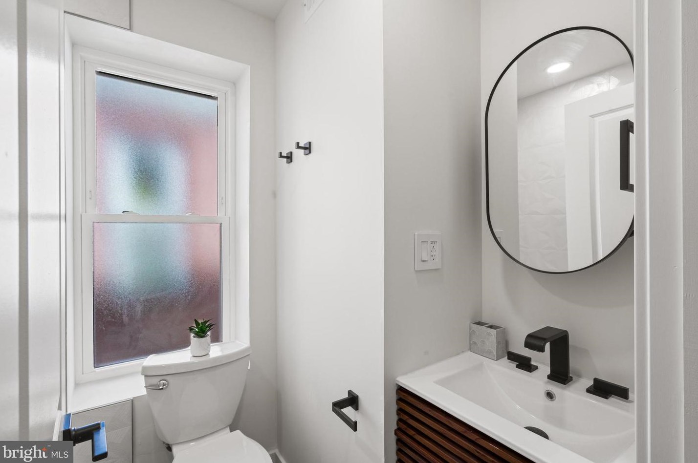 1713 Bambrey St, Philadelphia PA 19146-4404 exterior