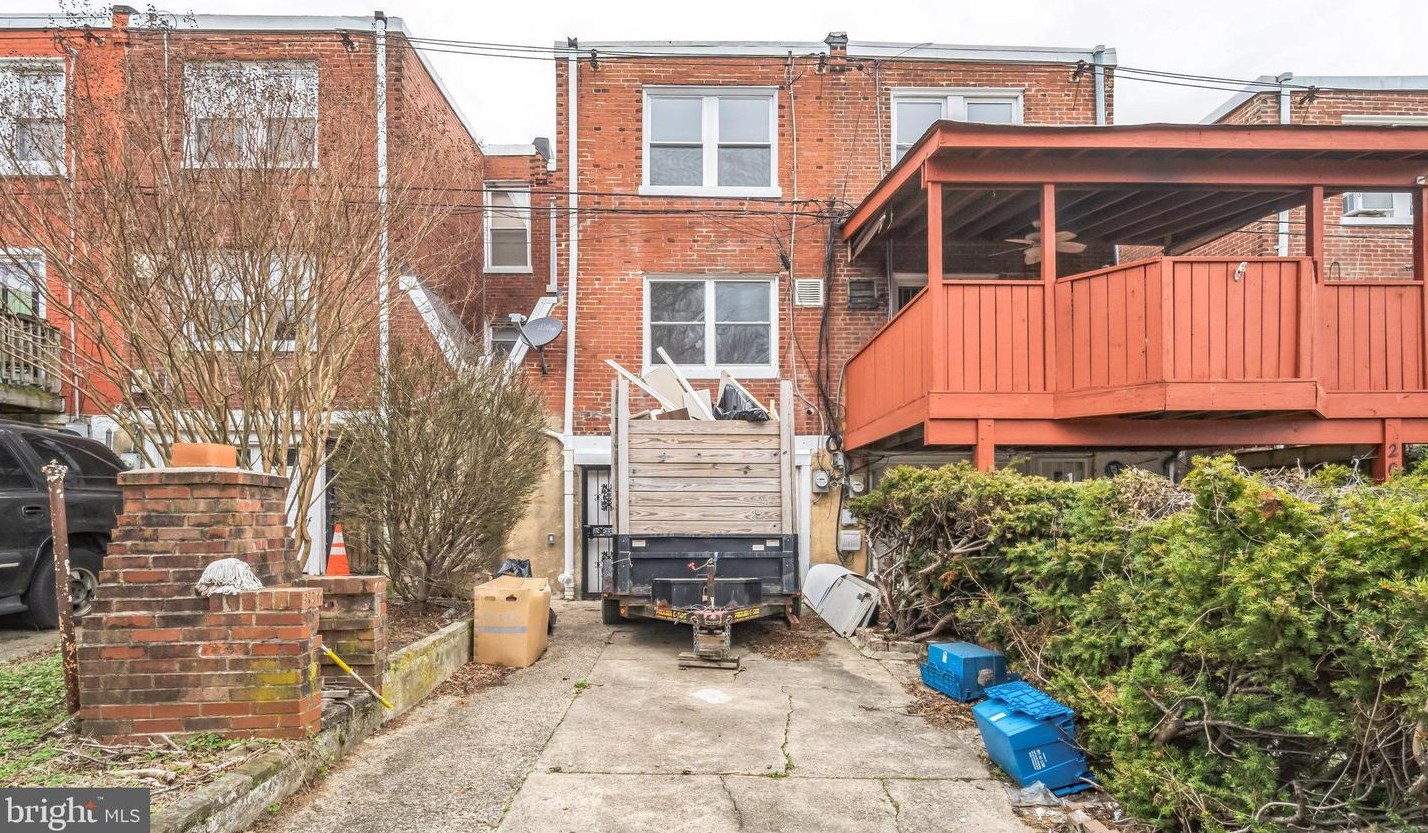 2032 Tulpehocken St, Philadelphia PA  19138-1342 exterior