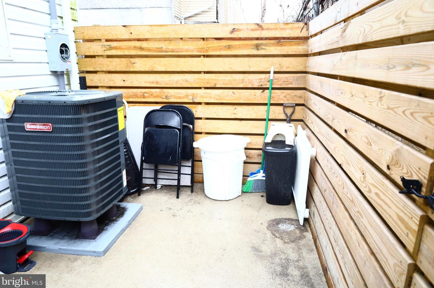 2607 Oakdale St, Philadelphia PA  19132-3123 exterior