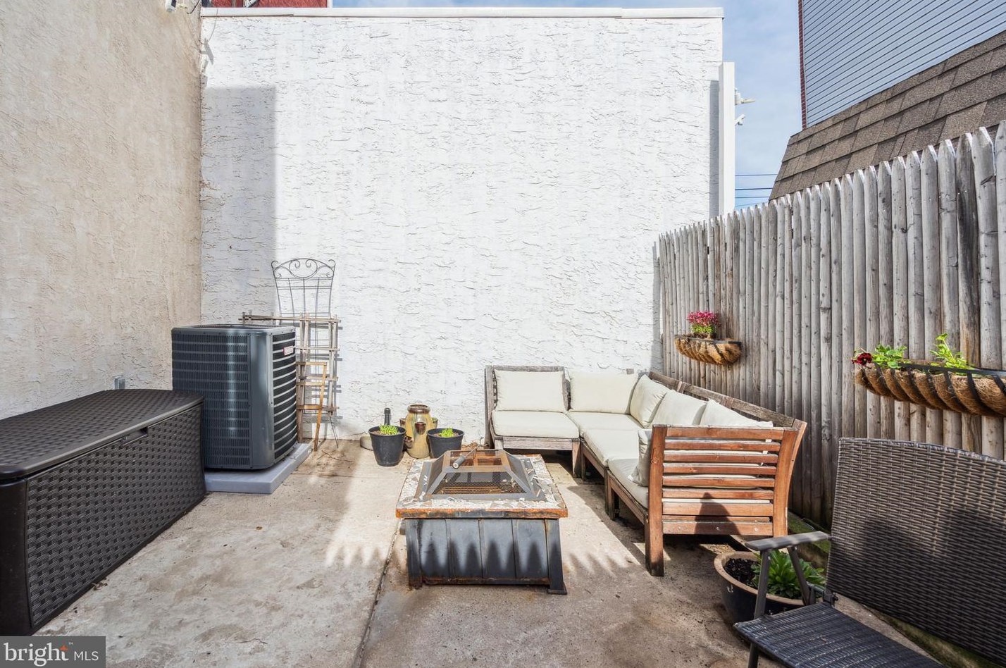 2619 Thompson St, Philadelphia PA  19121-4629 exterior
