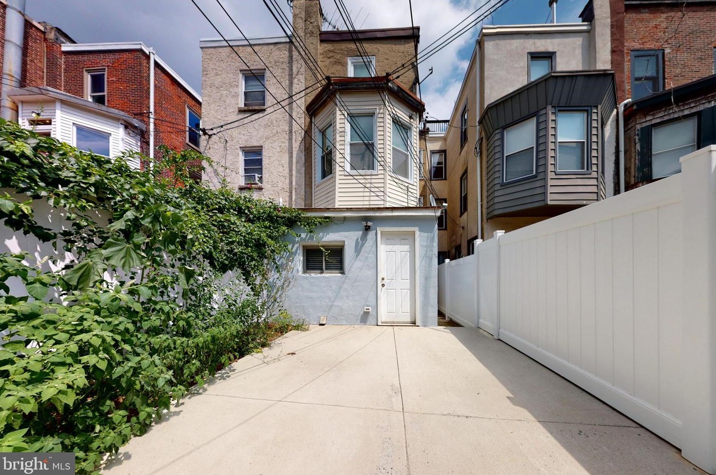 804 Corinthian Ave, Philadelphia PA 19130-1442 exterior