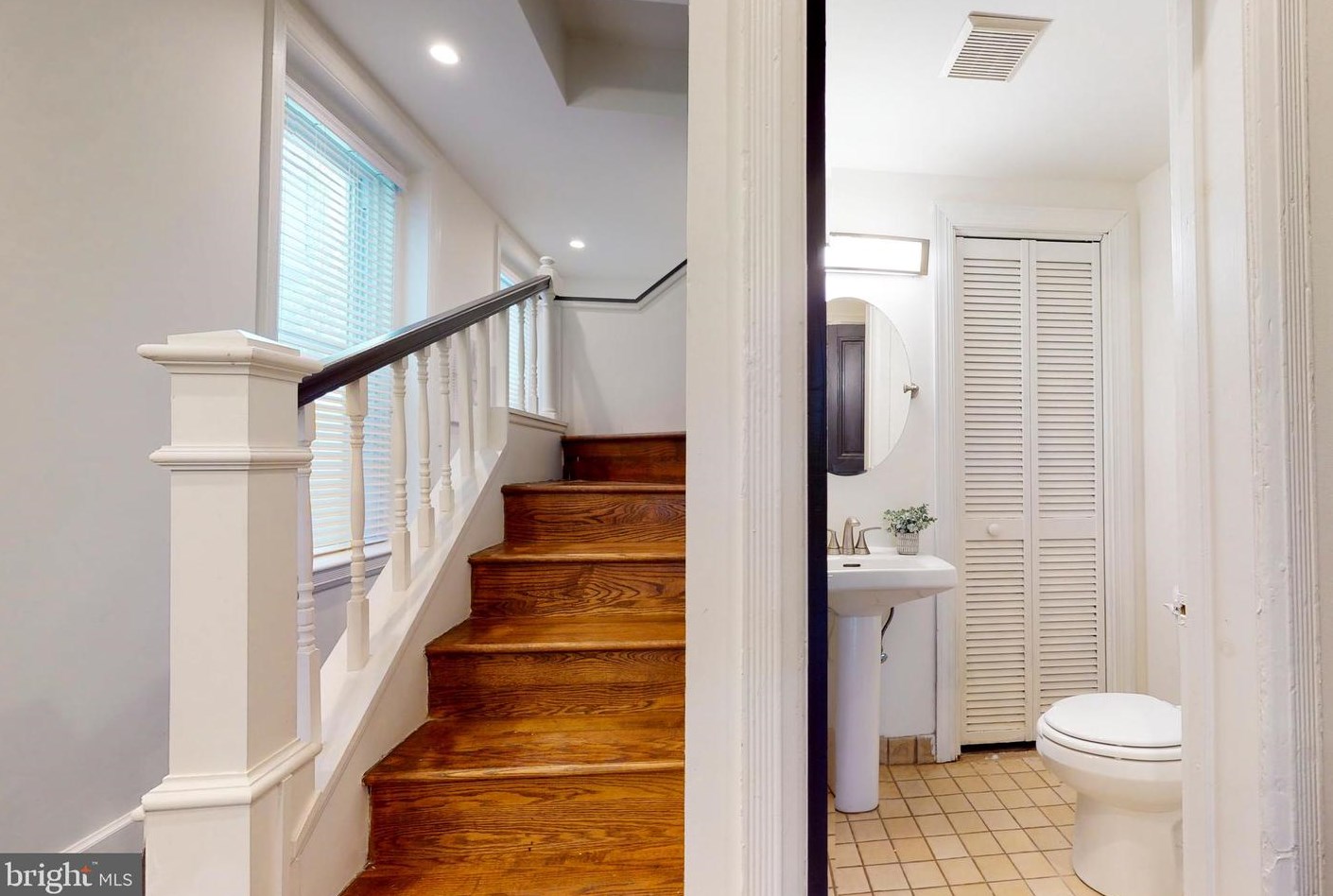 804 Corinthian Ave, Philadelphia PA 19130-1442 exterior