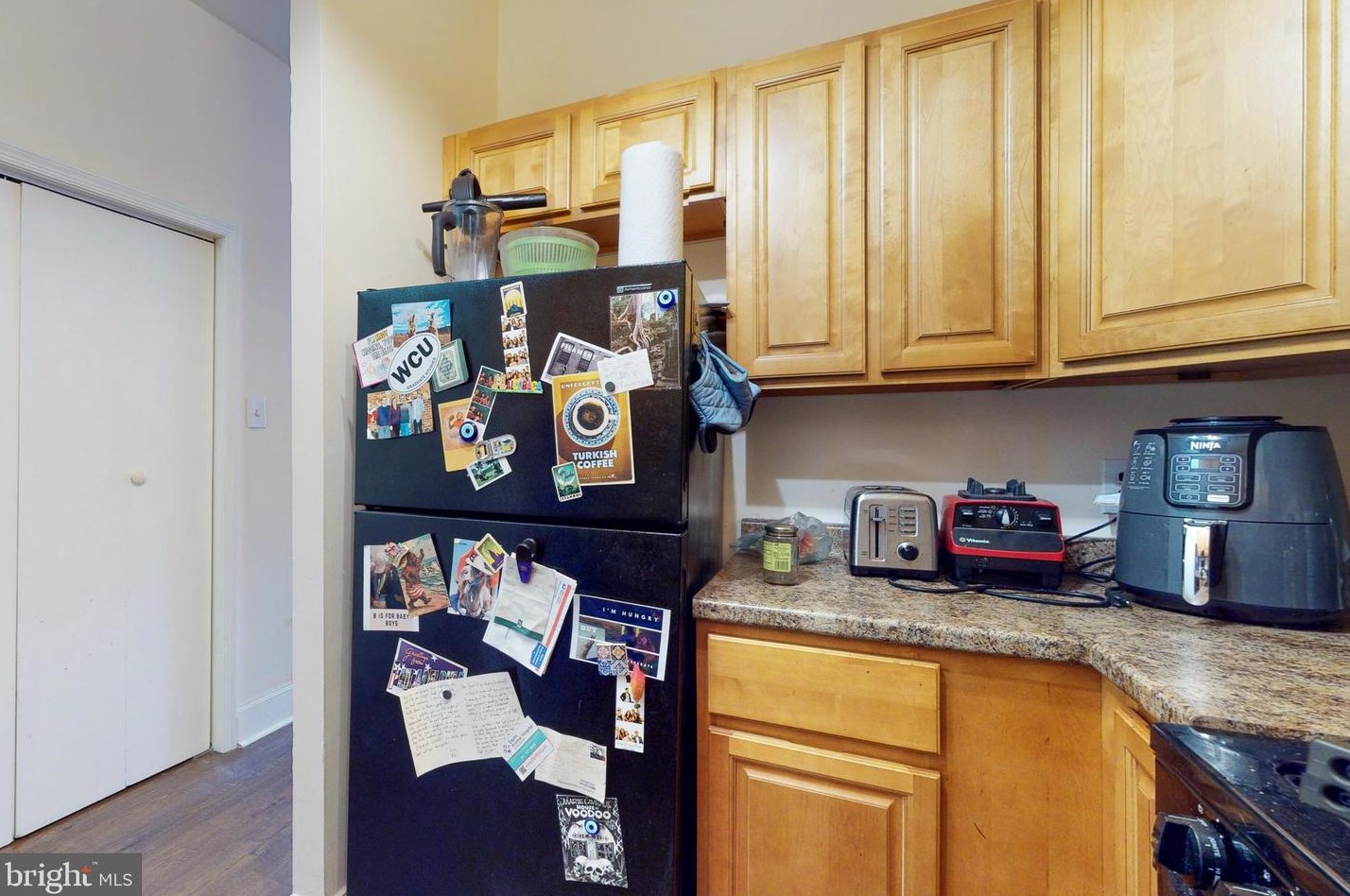 804 Corinthian Ave, Philadelphia PA 19130-1442 exterior