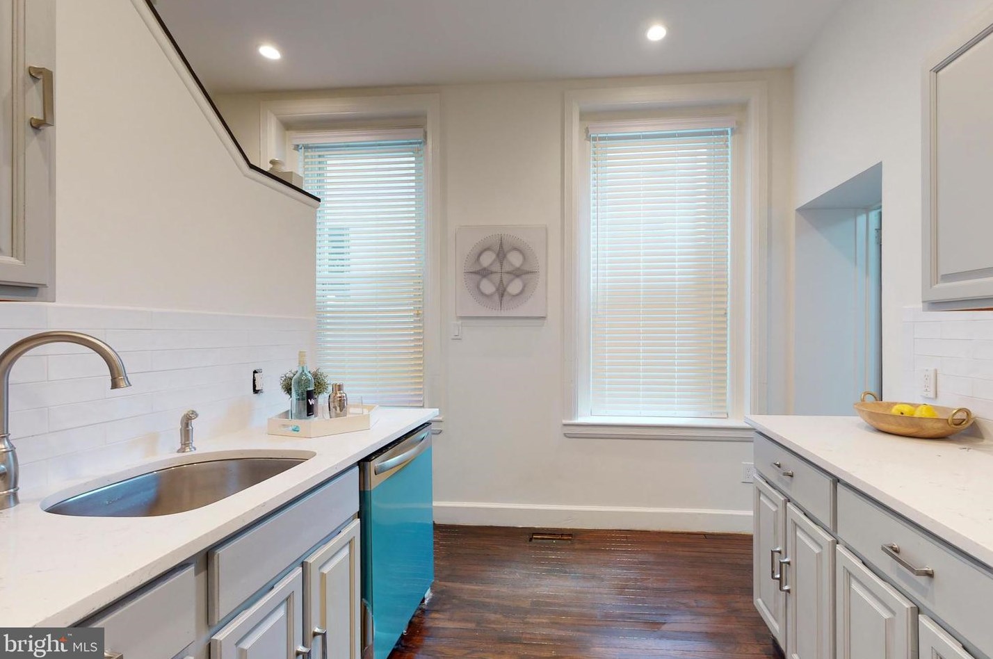 804 Corinthian Ave, Philadelphia PA 19130-1442 exterior