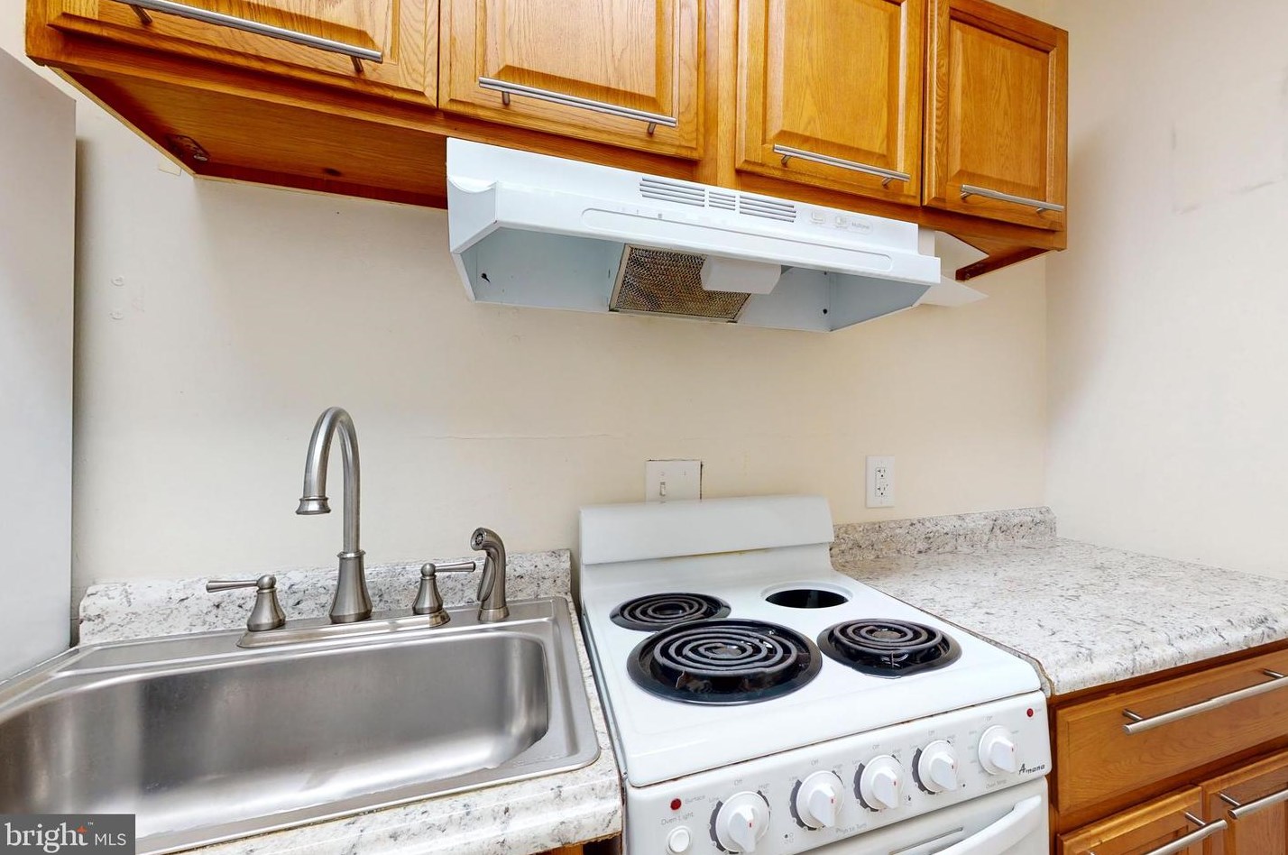 804 Corinthian Ave, Philadelphia PA 19130-1442 exterior