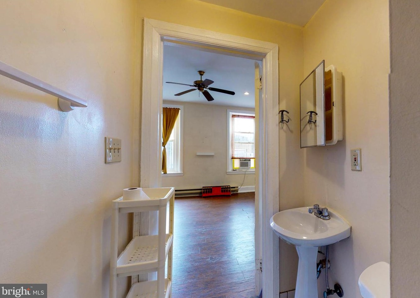 804 Corinthian Ave, Philadelphia PA 19130-1442 exterior