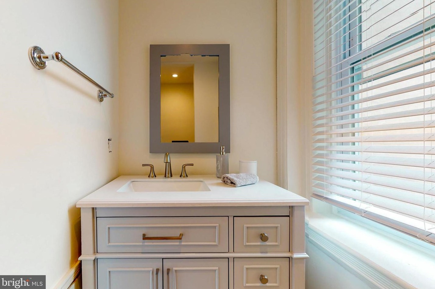 804 Corinthian Ave, Philadelphia PA 19130-1442 exterior