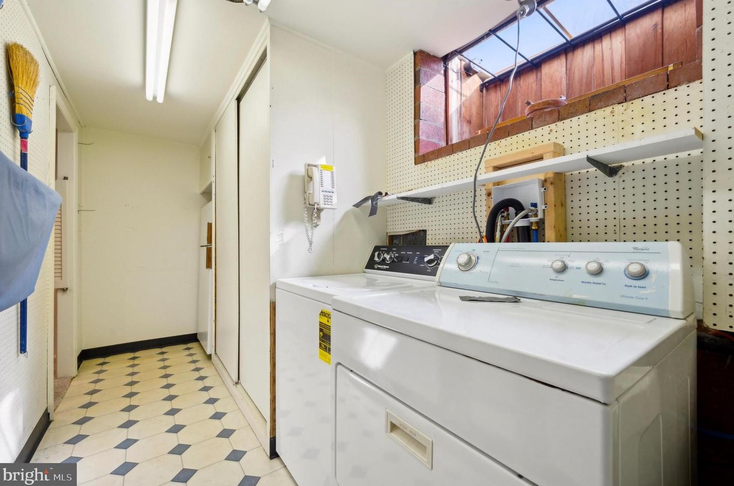 6 Blackwell Pl, Philadelphia PA  19147-1611 exterior