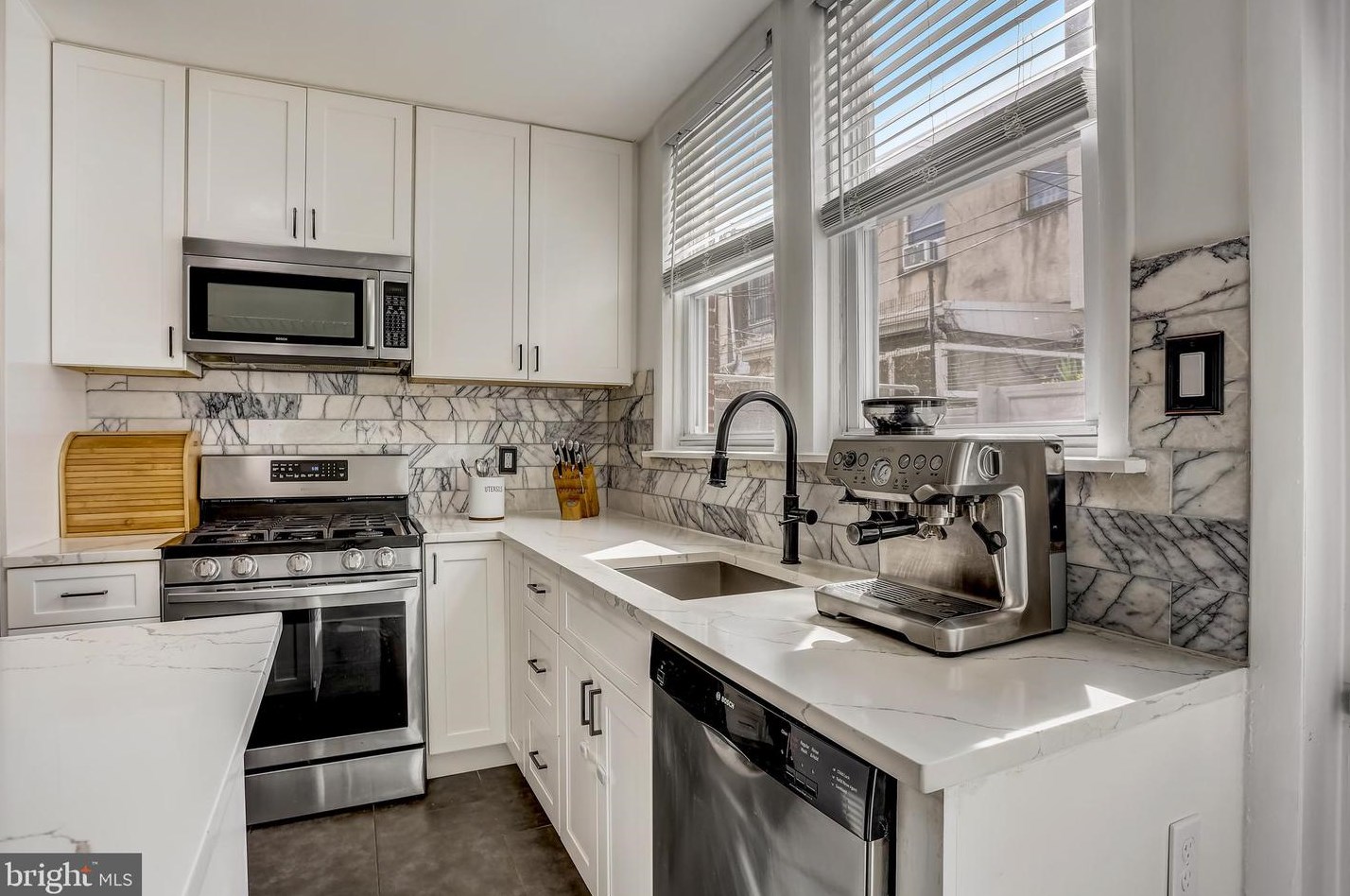 728 Wharton St, Philadelphia PA  19147-5122 exterior