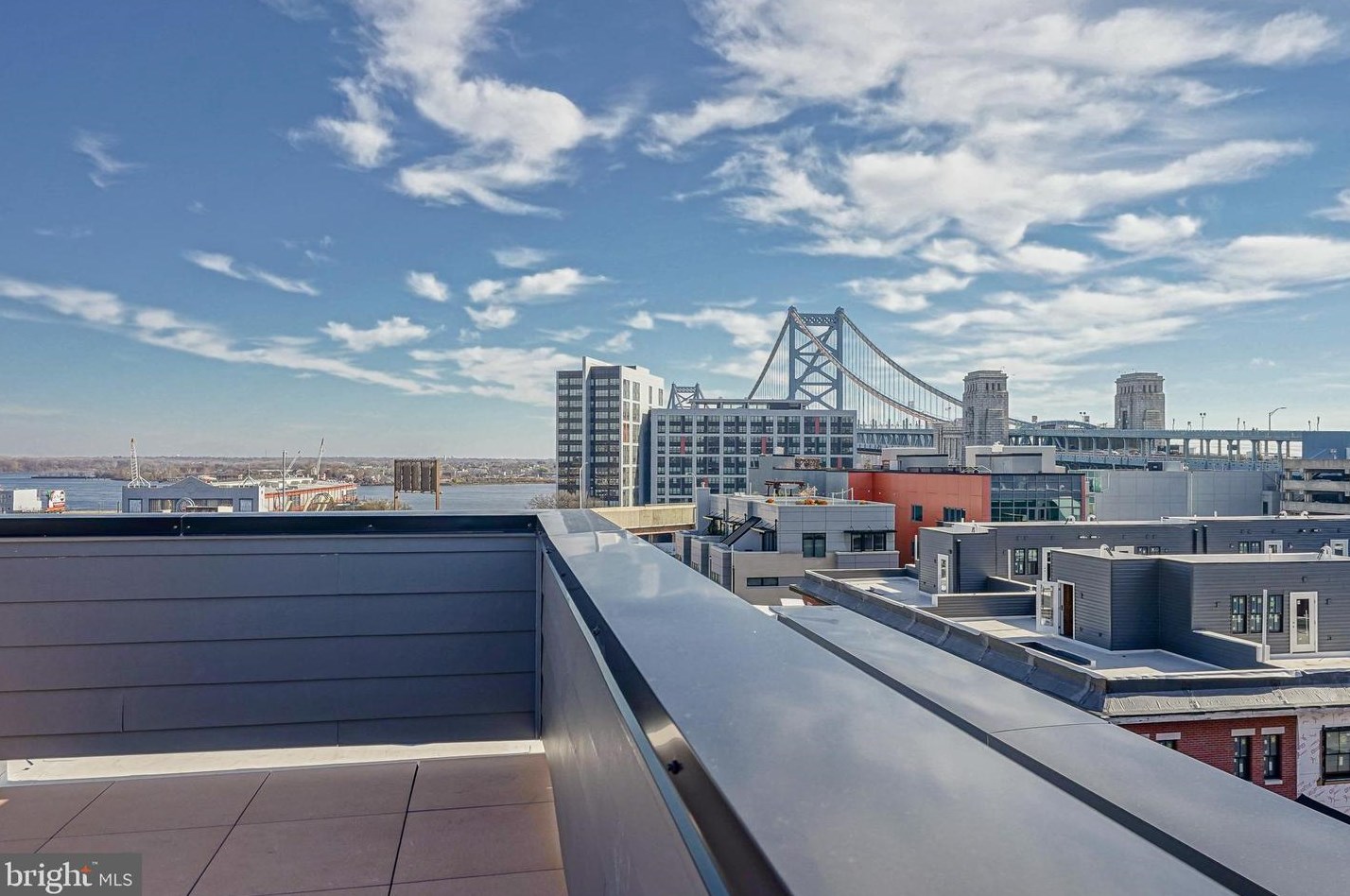 211 Vine St, Philadelphia PA  19106-1206 exterior
