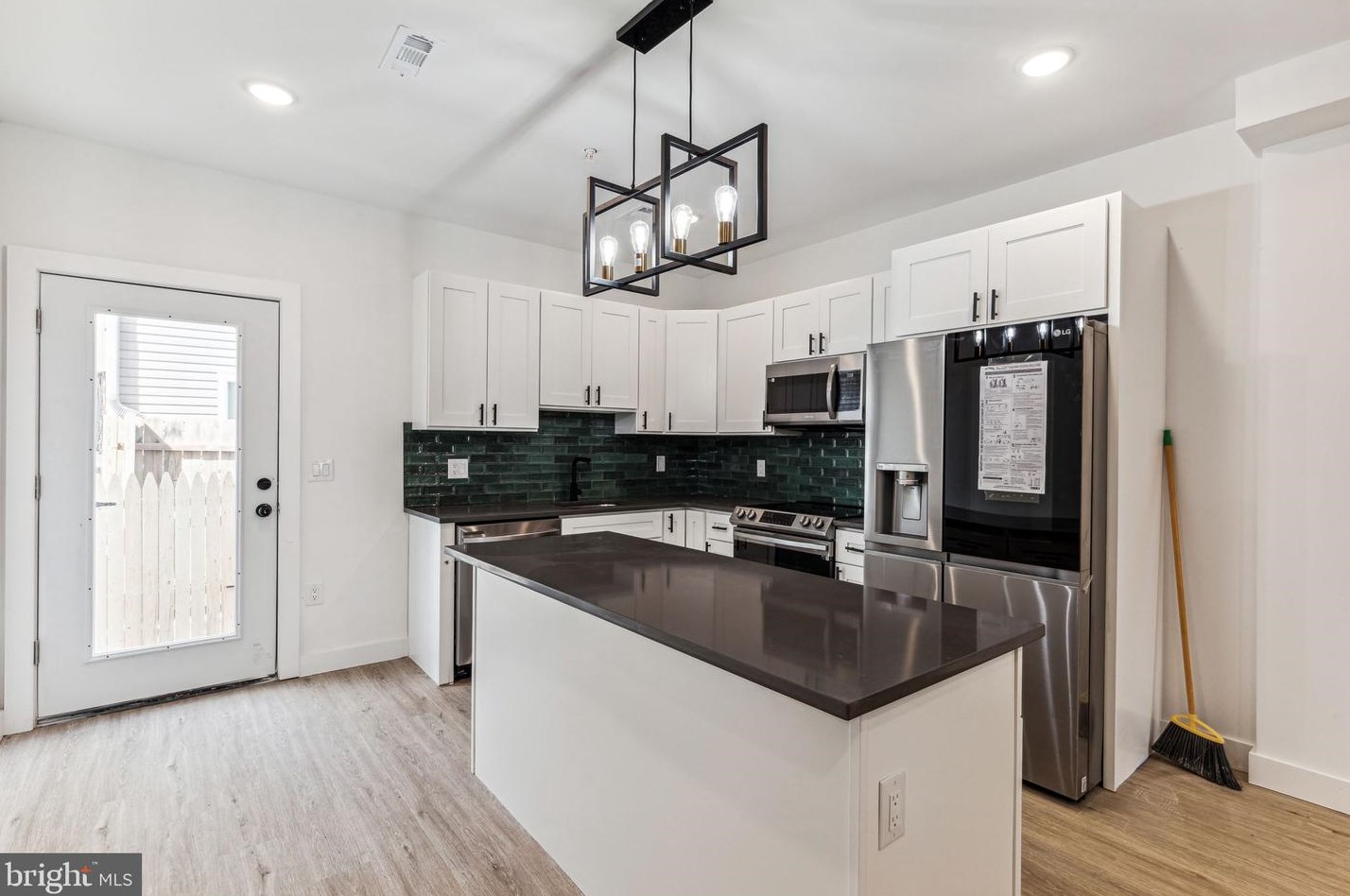 2132 Reese St, Philadelphia PA  19122-1433 exterior
