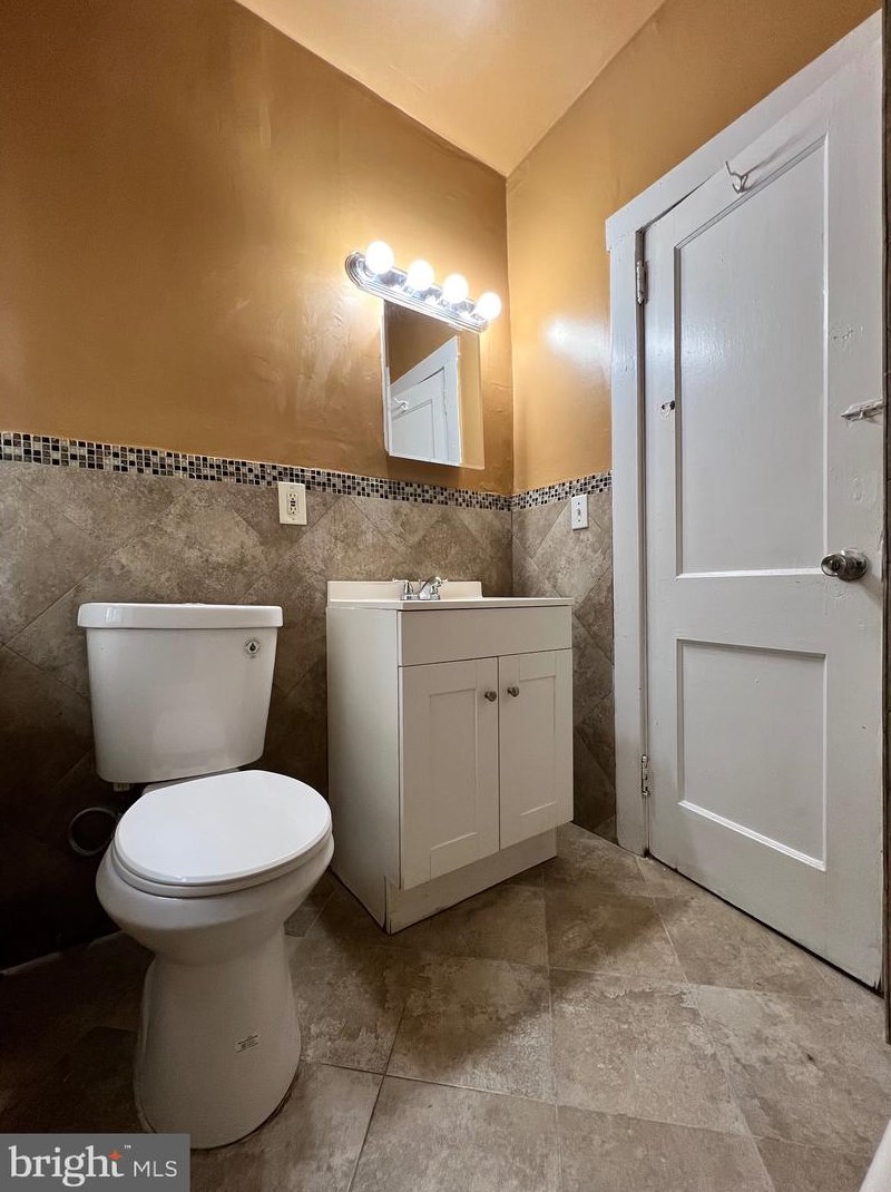 1433 Fisher Ave, Philadelphia PA  19141-1638 exterior