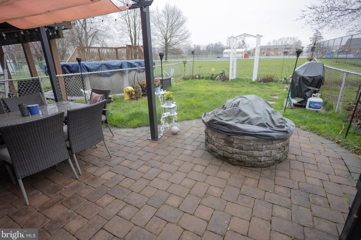 12527 Chilton Rd, Philadelphia PA 19154-1305 exterior