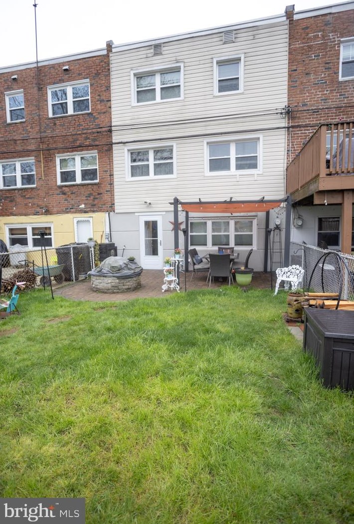 12527 Chilton Rd, Philadelphia PA 19154-1305 exterior