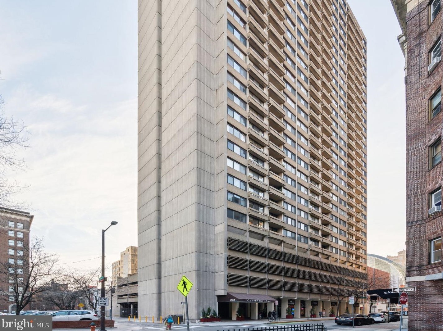 1326 Spruce St, Philadelphia PA  19107-5826 exterior