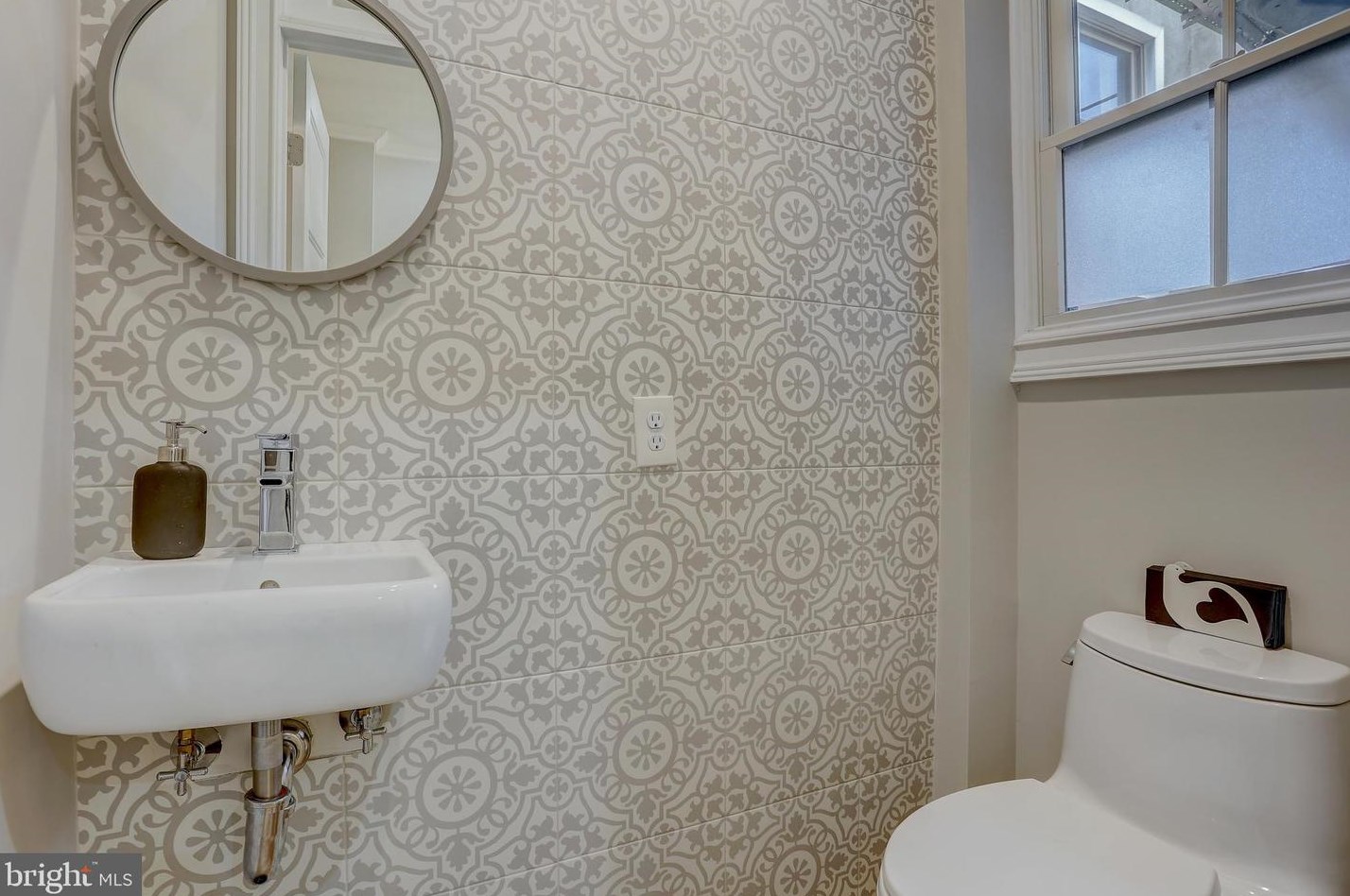 1133 Montgomery Ave, Philadelphia PA  19122-2715 exterior