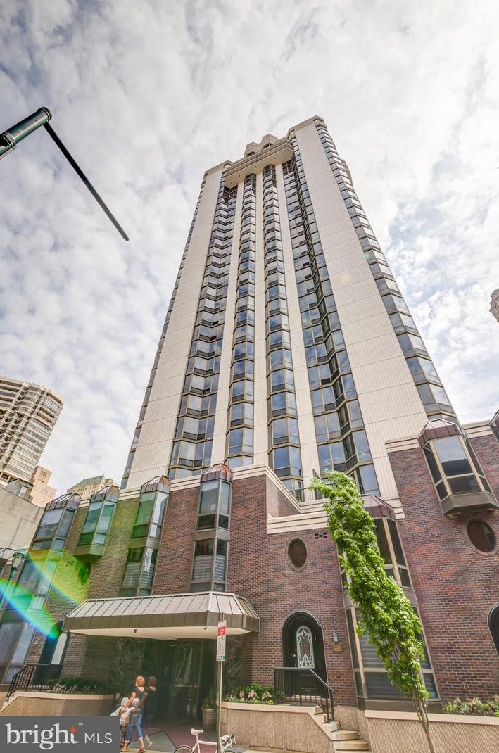 2018 Walnut St, Philadelphia PA  19103-5608 exterior