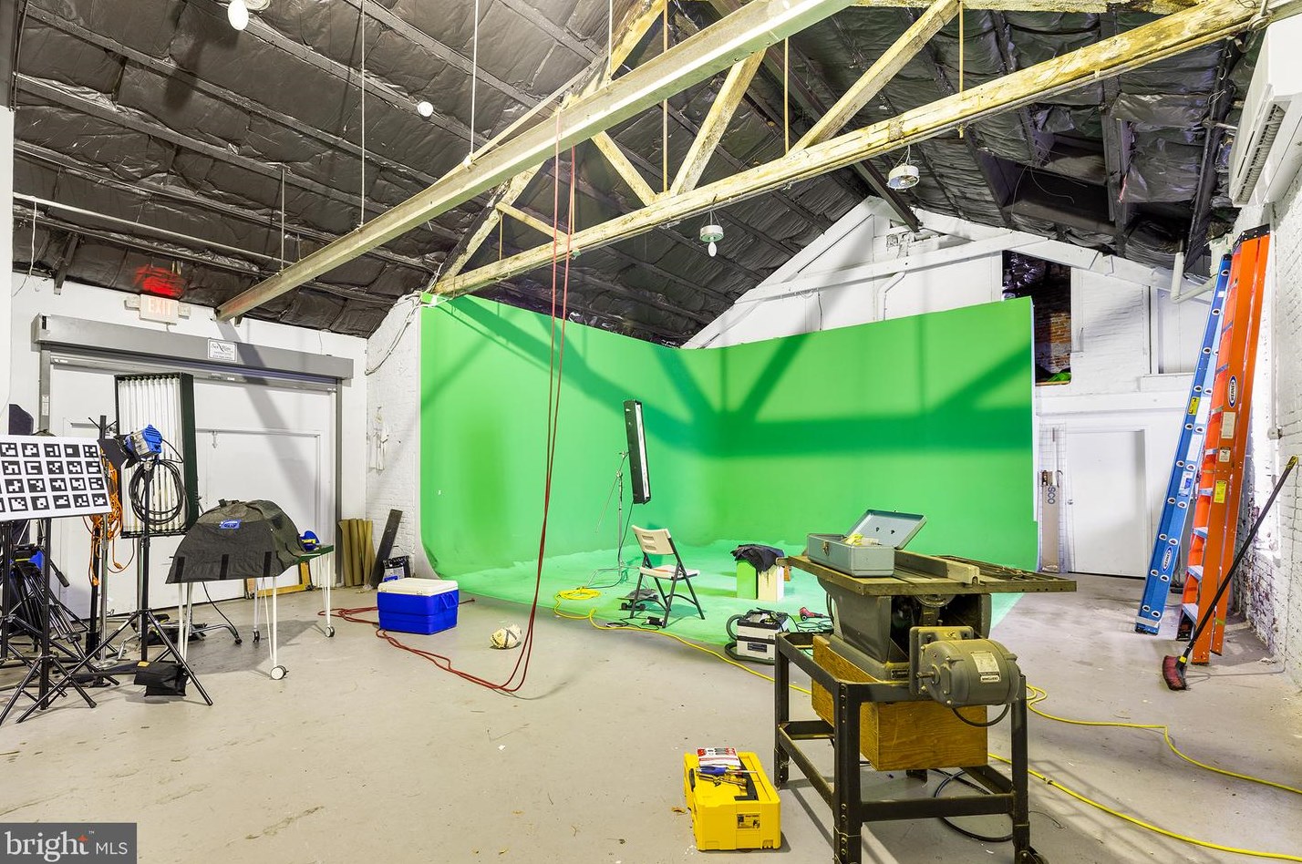 2309 Wallace St, Philadelphia PA 19130-3105 exterior