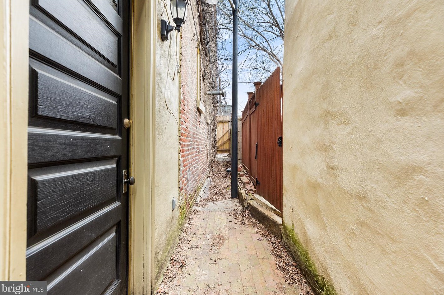 2309 Wallace St, Philadelphia PA 19130-3105 exterior