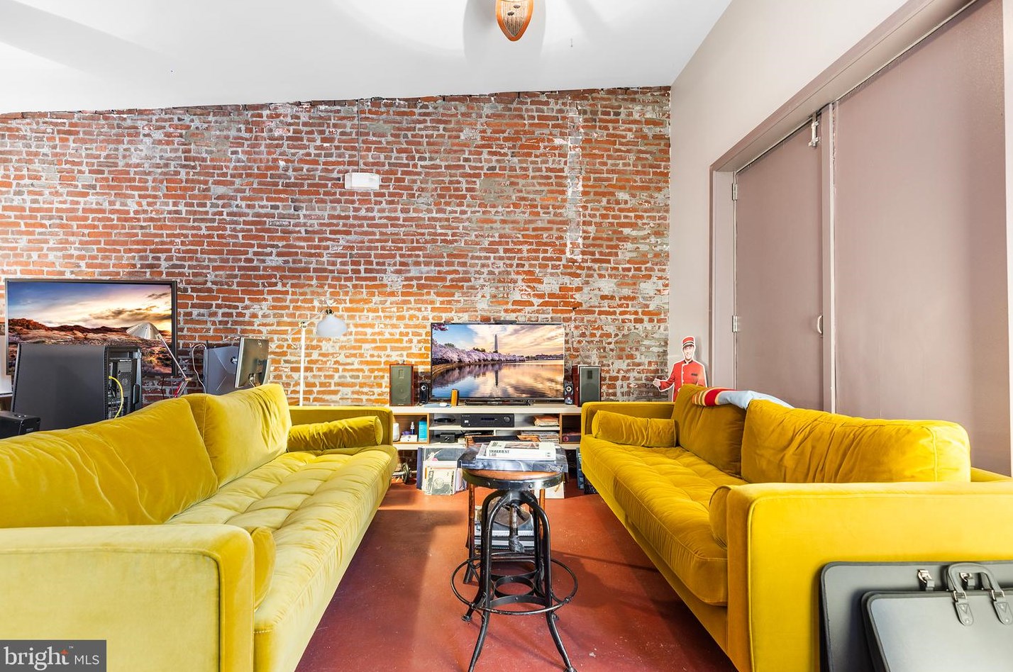 2309 Wallace St, Philadelphia PA 19130-3105 exterior