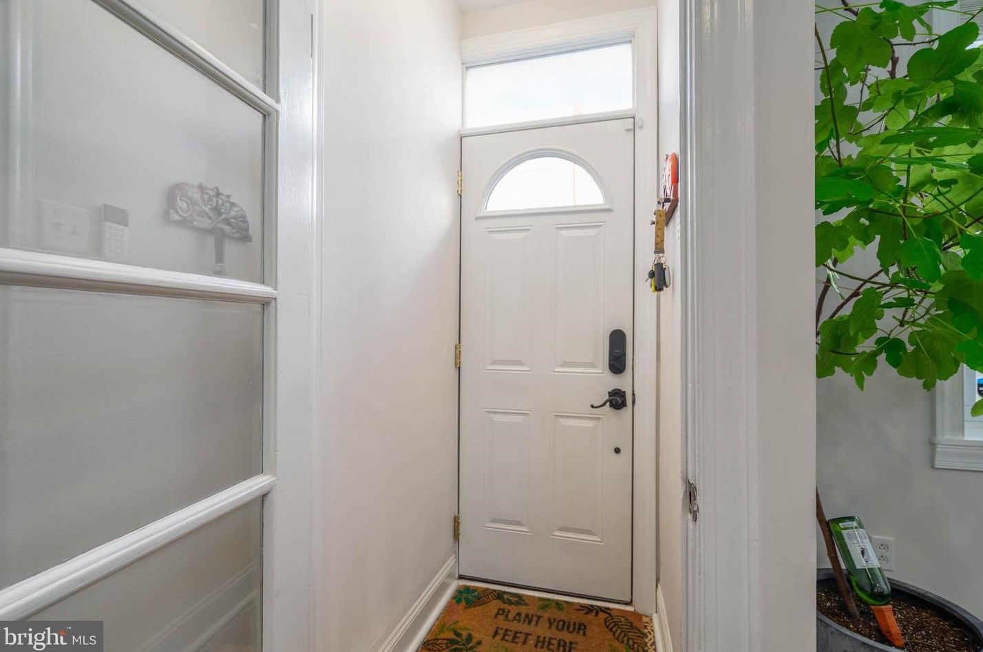628 Taney St, Philadelphia PA  19146-2306 exterior