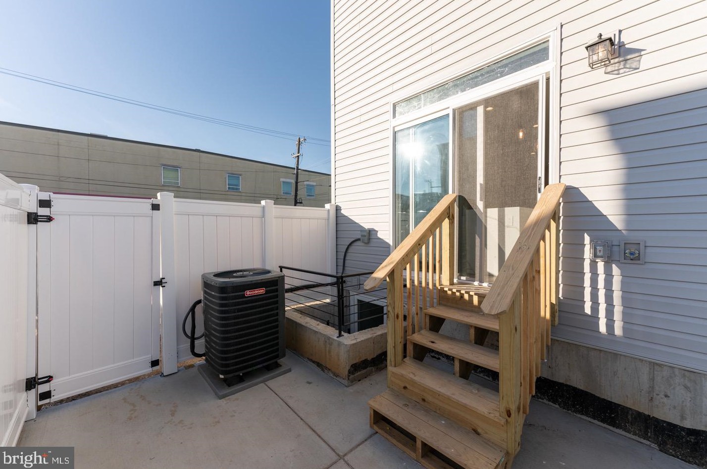 1903 Philip St, Philadelphia PA  19122-2311 exterior